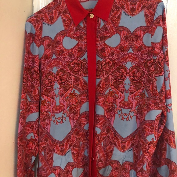 SOLD 📍Versace silk button down shirt 100% authentic - Picture 4 of 9